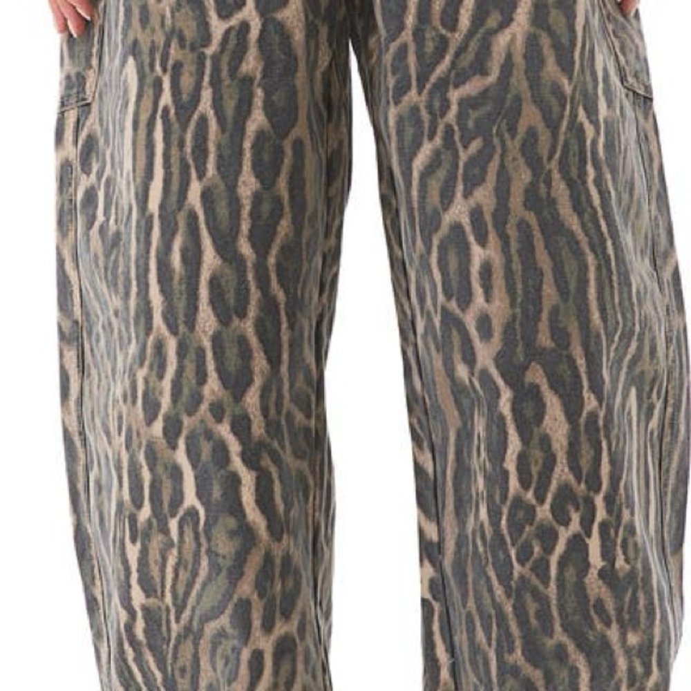 AFRM Bexley Leopard Barrel Leg Jeans size 26 - Picture 2 of 9